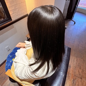 髪に無理をさせない縮毛矯正/酸性とアルカリを髪質で使い分けます